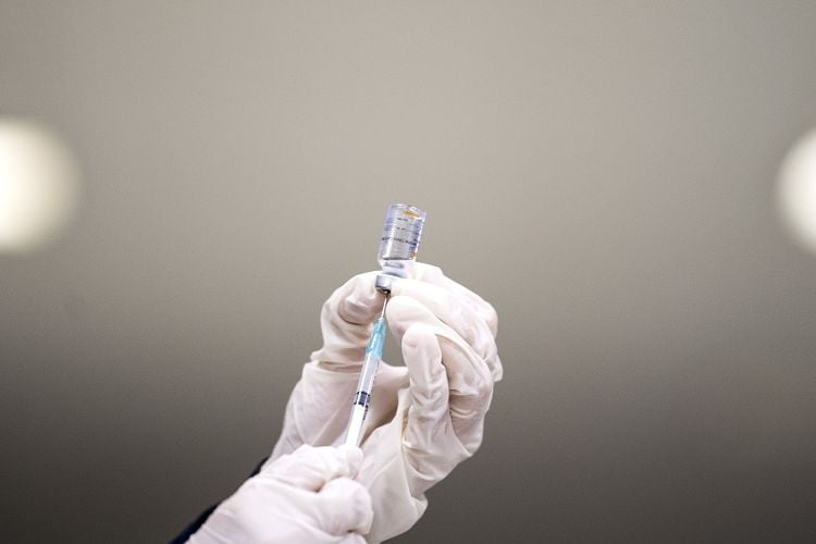 Vaksinasi Sebagai “Cawan Suci” Melawan Virus